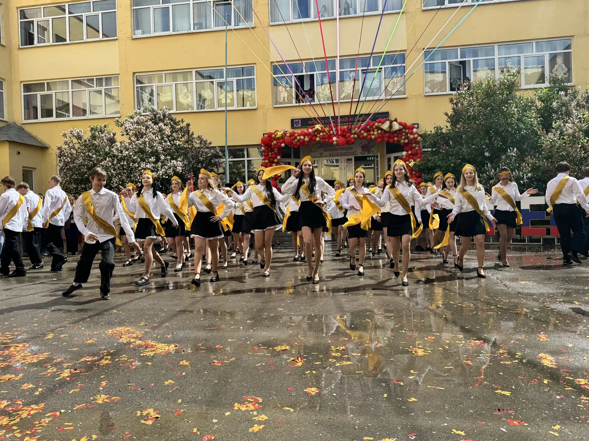 🔔💫Сегодня для наших девятиклассников прозвенел последний звонок – особенный, волнующий, запоминающий