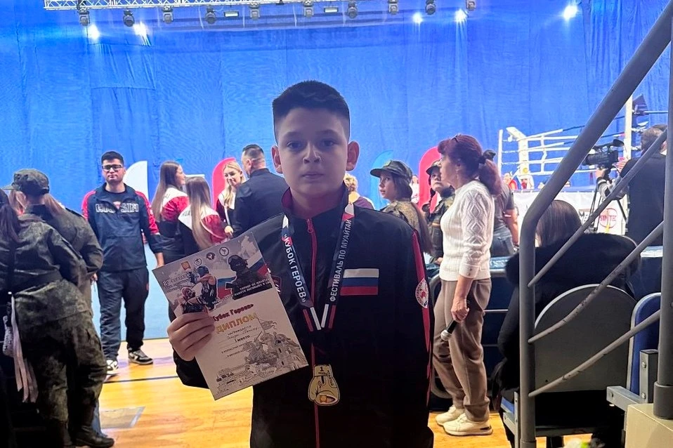 🏆🇷🇺 Поздравляем Святогора Панарина из 5б класса с грандиозной победой! 🎉 Накануне Дня Защитника Отеч