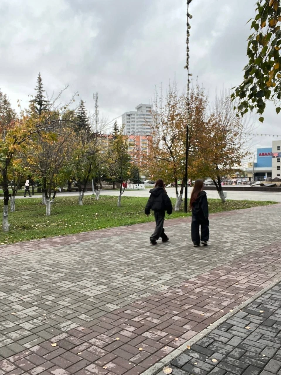 Понравились девочки сегодня (03.09) были возле славы