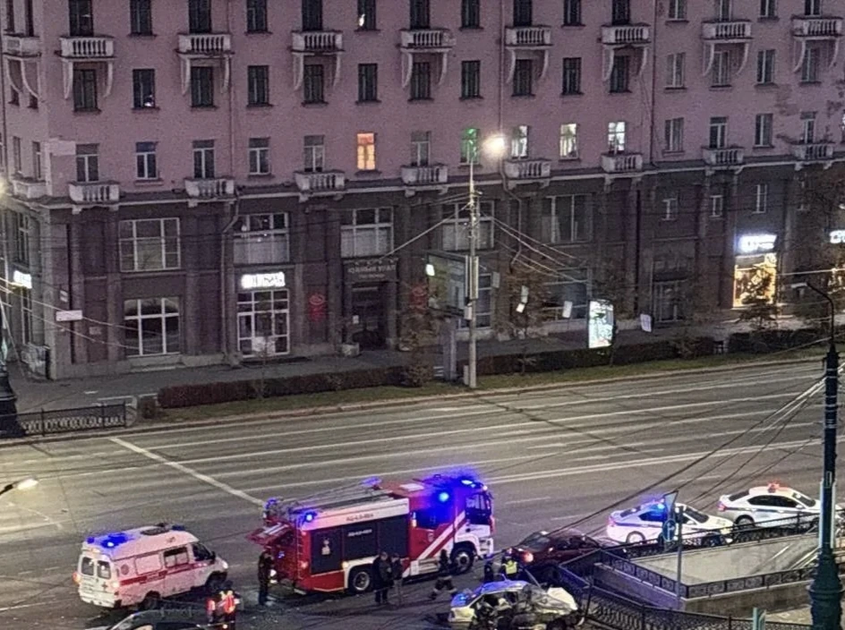 ​😱 Смертельное ДТП произошло на площади Революции: погиб пассажир