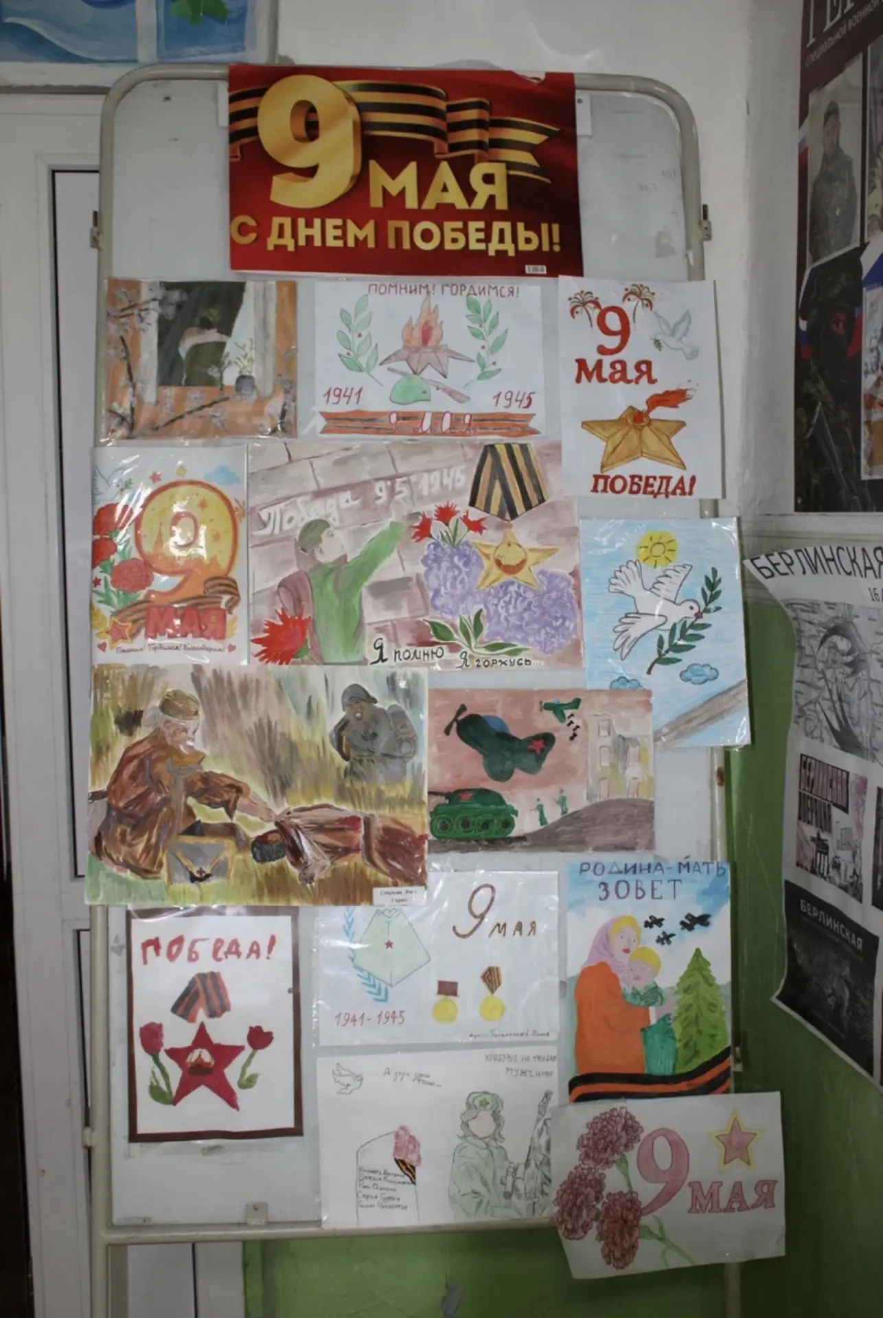 Наши ученики с гордостью присоединились к всенародной патриотической акции "Рисуем Побе...