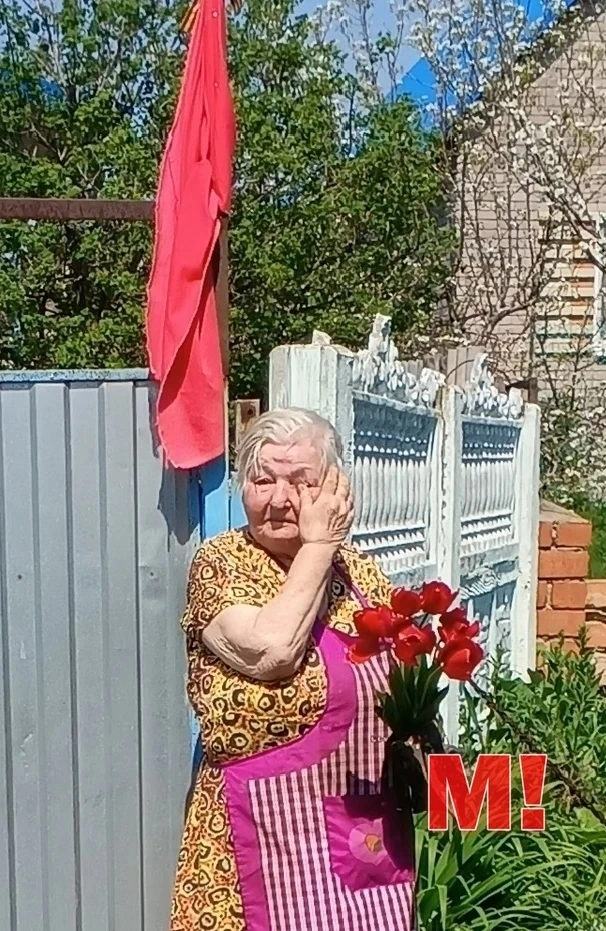 Волонтеры  школы п.Колос Марксовского района активисты "Движения первых" поздравили пожилых односель