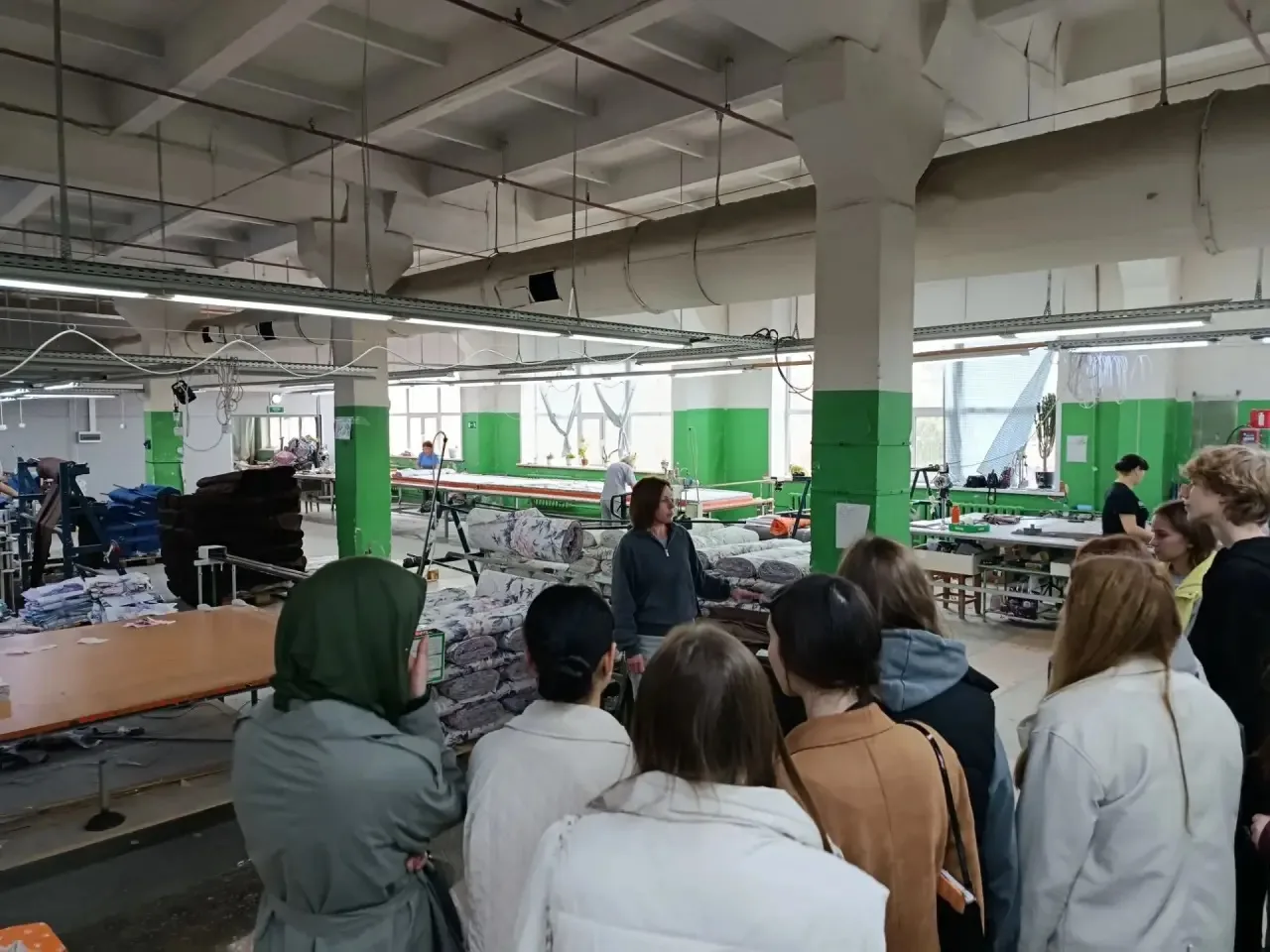 🧵Студенты 2 курса профессии «Оператор оборудования швейного производства» и «Мастер по...