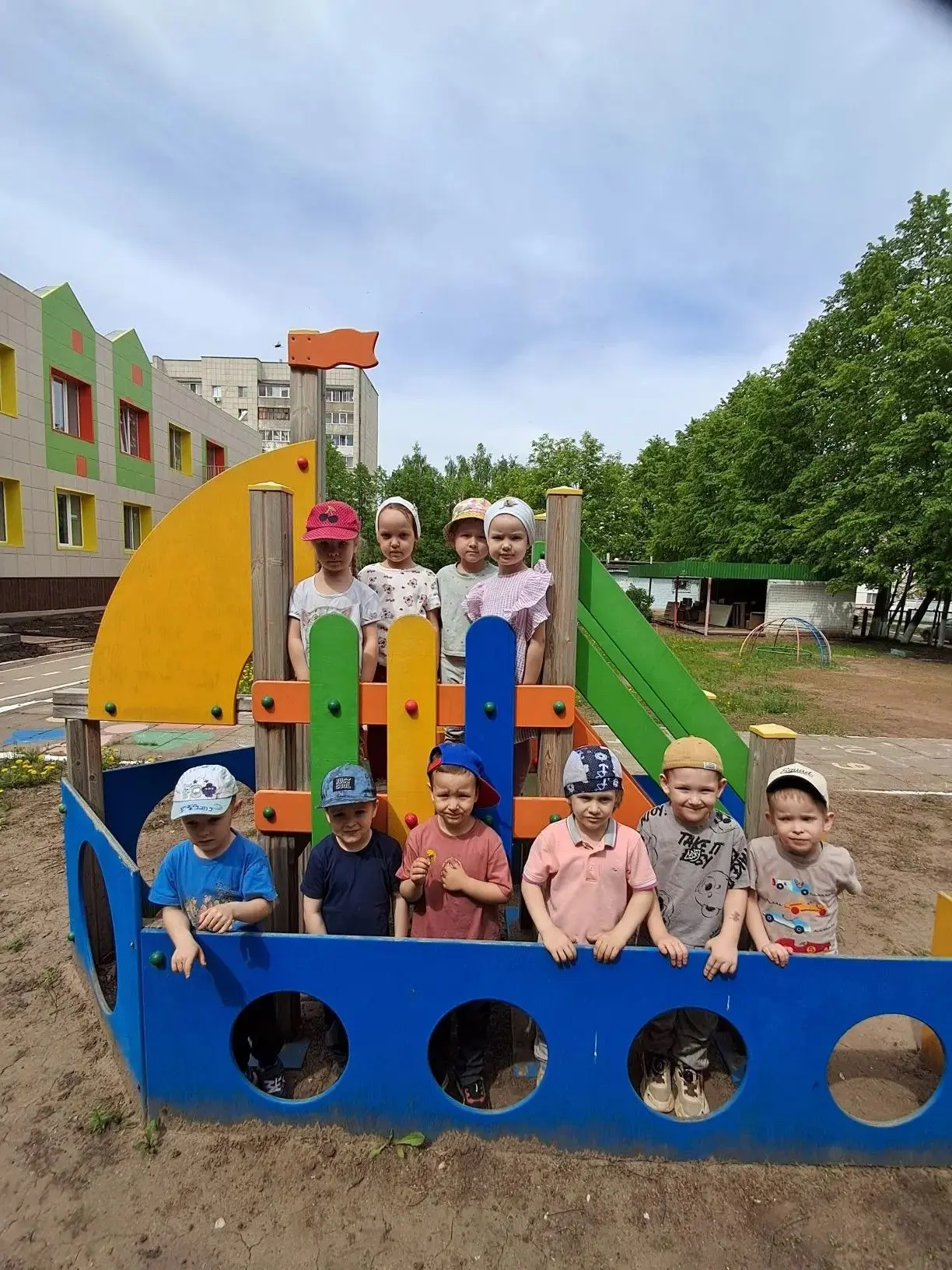 Летний сезон уже близко, а это значит нас ждут веселые и долгие прогулки, развлечения и...