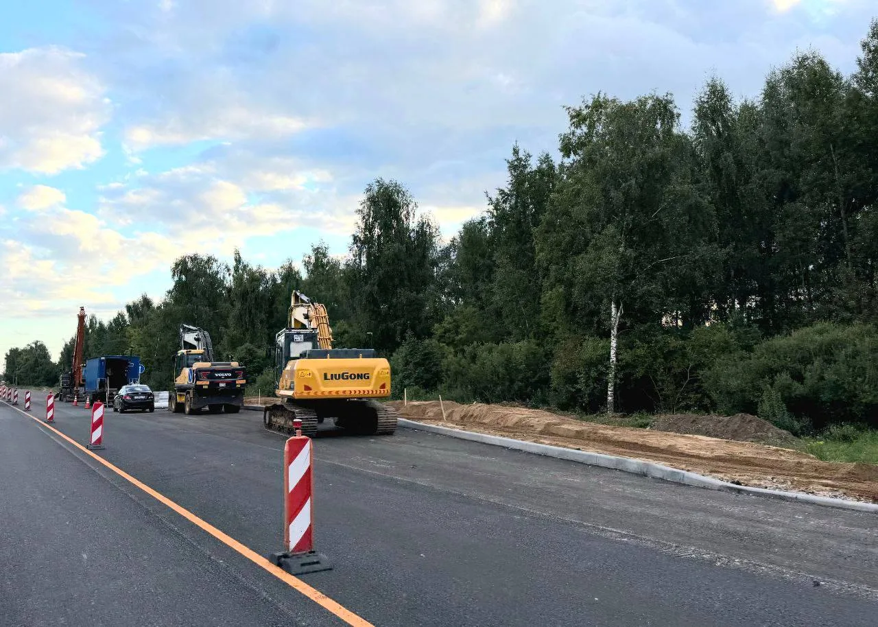 Еще один участок трассы М8 «Холмогоры» начали расширять 🚧