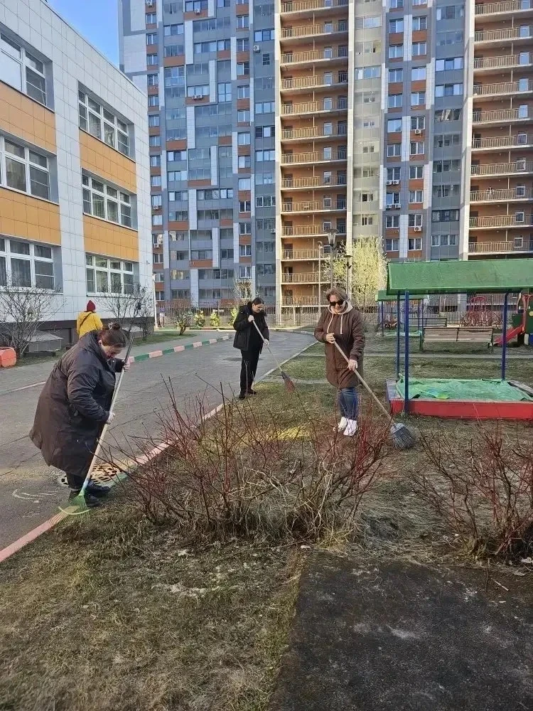 НАШИ #ШкольнаяЖизнь #Субботник #Благоустройство #МыВместе  Сегодня в рамках месячника по благоустрой