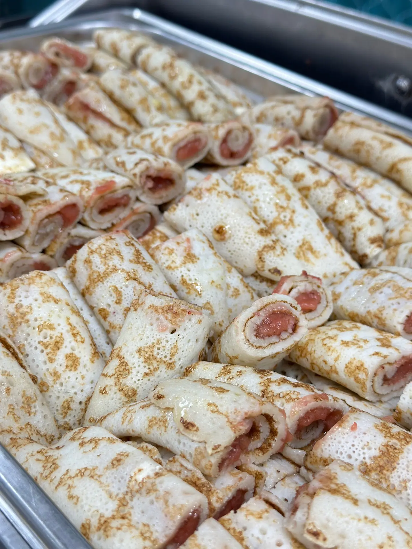 Уже совсем скоро можно будет проснуться и начать свое утро с вкусного завтрака в "Азовском"🍽  Ассорт