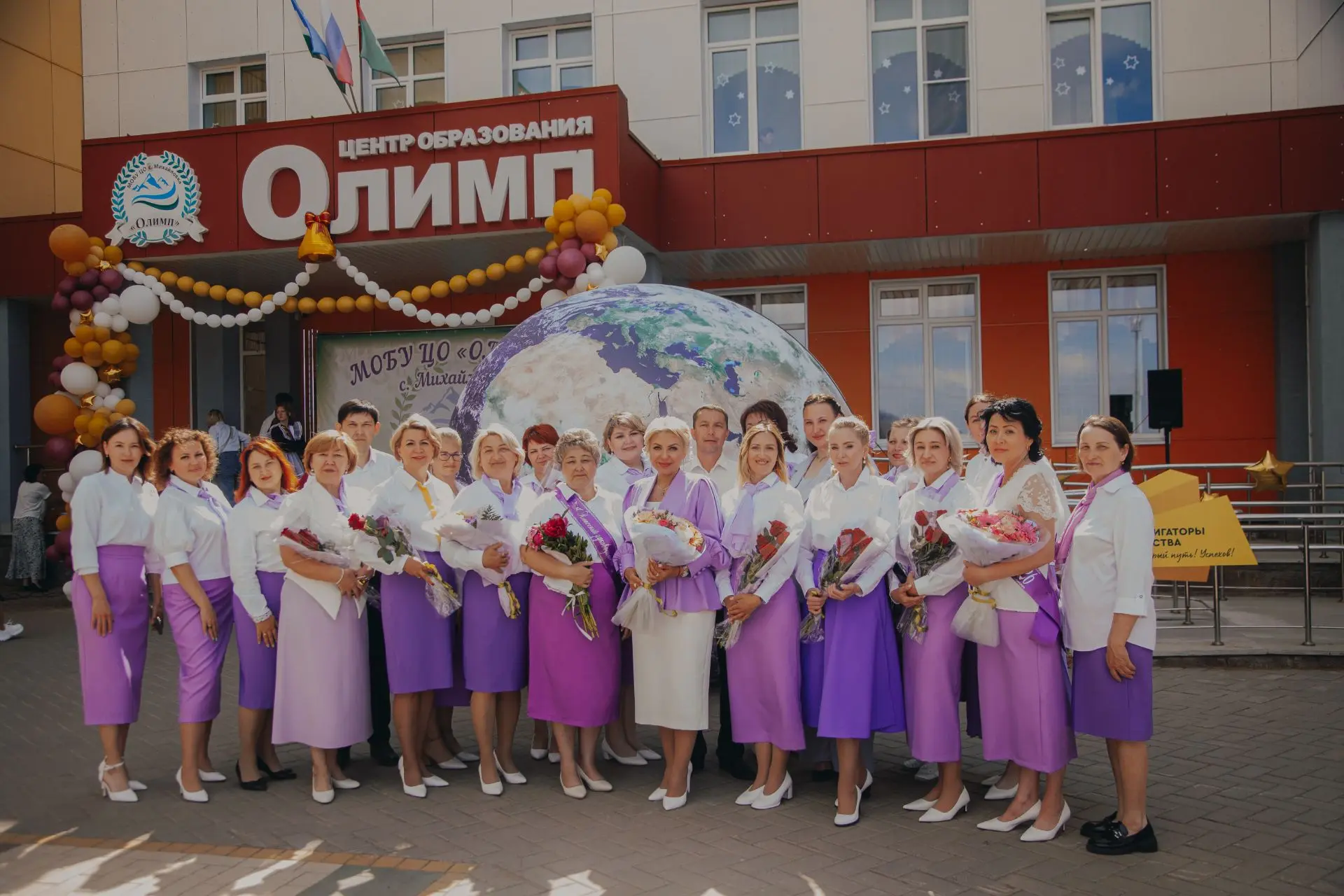 Вот и отгремел последний звонок, и каждый год я ловлю себя на мысли, что родители и многие знакомые 