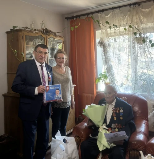 В преддверии 9 мая в Чебоксарах чествуют ветеранов   Сегодня депутаты Госсовета ЧР Юрий Зорин, Артем