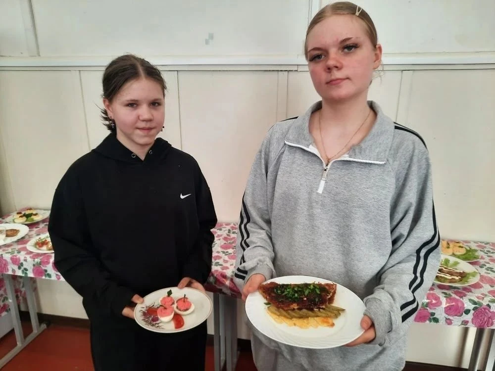 20 марта наши ученицы Окунева Алёна и Зуева Александра под руководством Скворцовой Л. Н. приняли уча