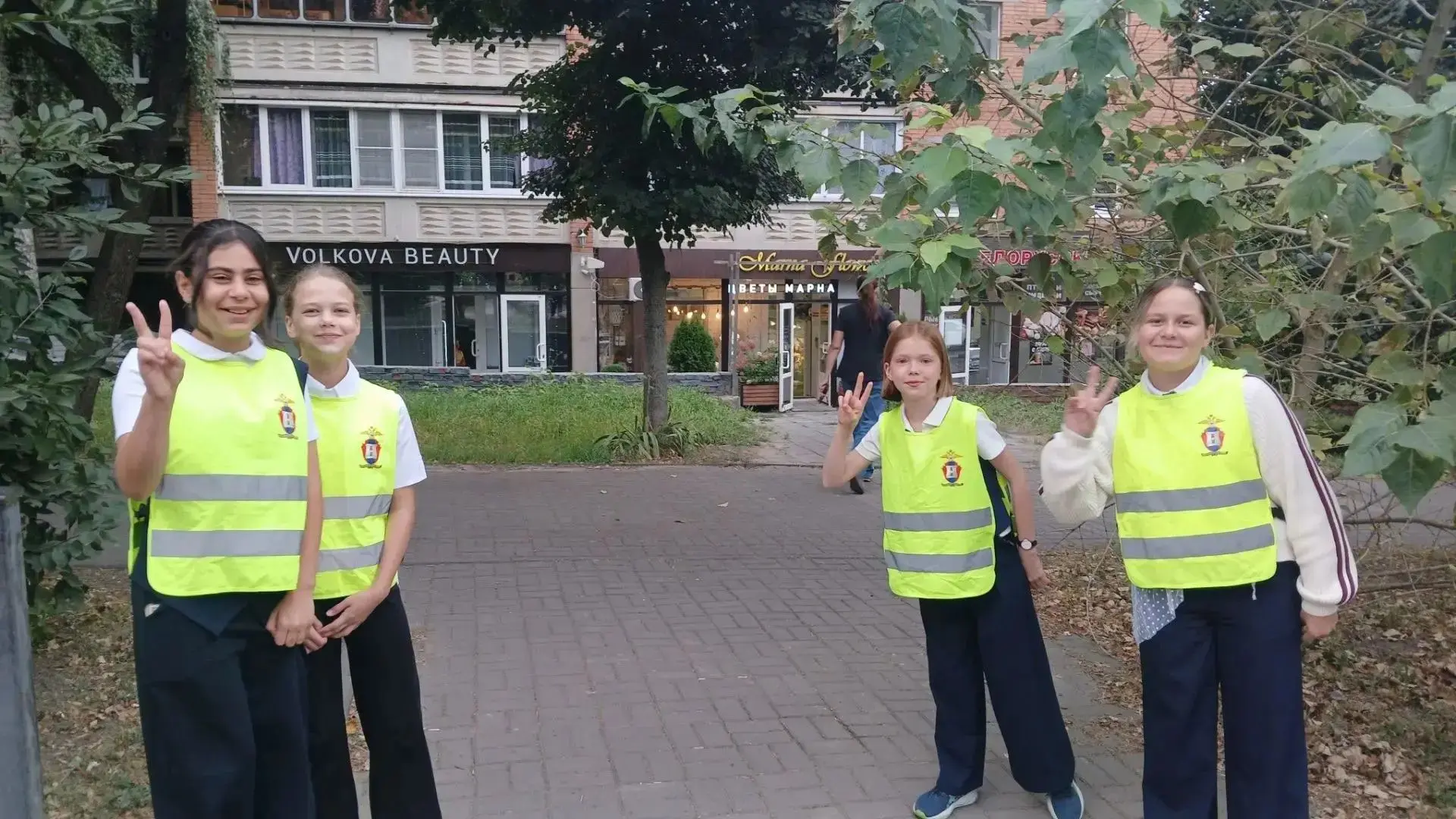 📌Юные инспекторы движения вышли на дежурство у школы