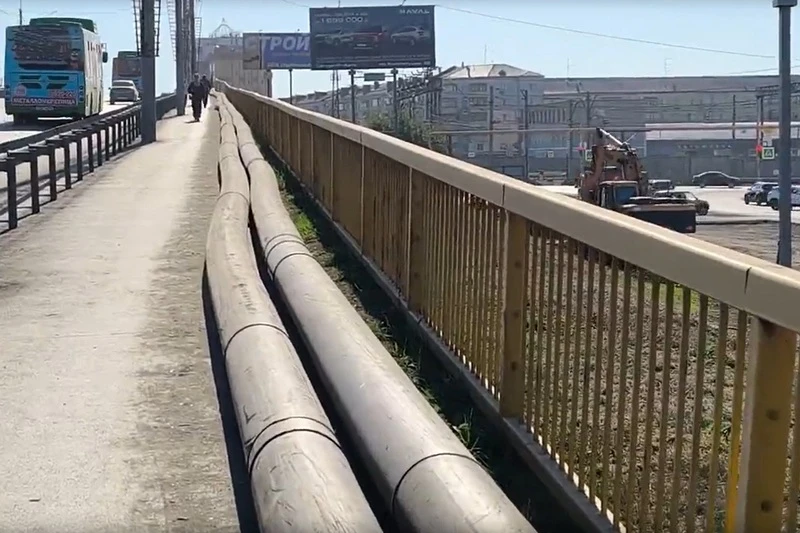 Когда уберут временный трубопровод на Некрасовском мосту в Кургане