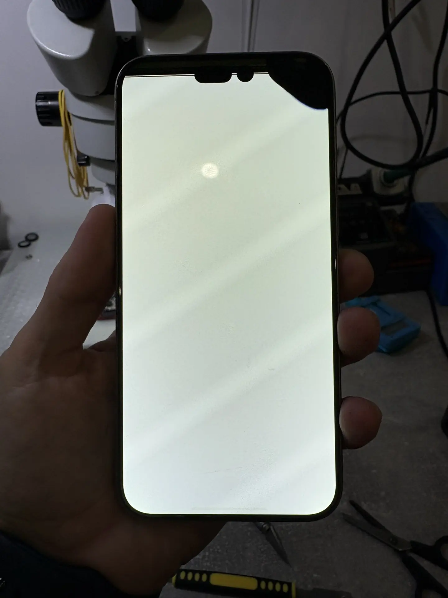 Замена задней крышки и дисплея на iPhone 15 Pro Max