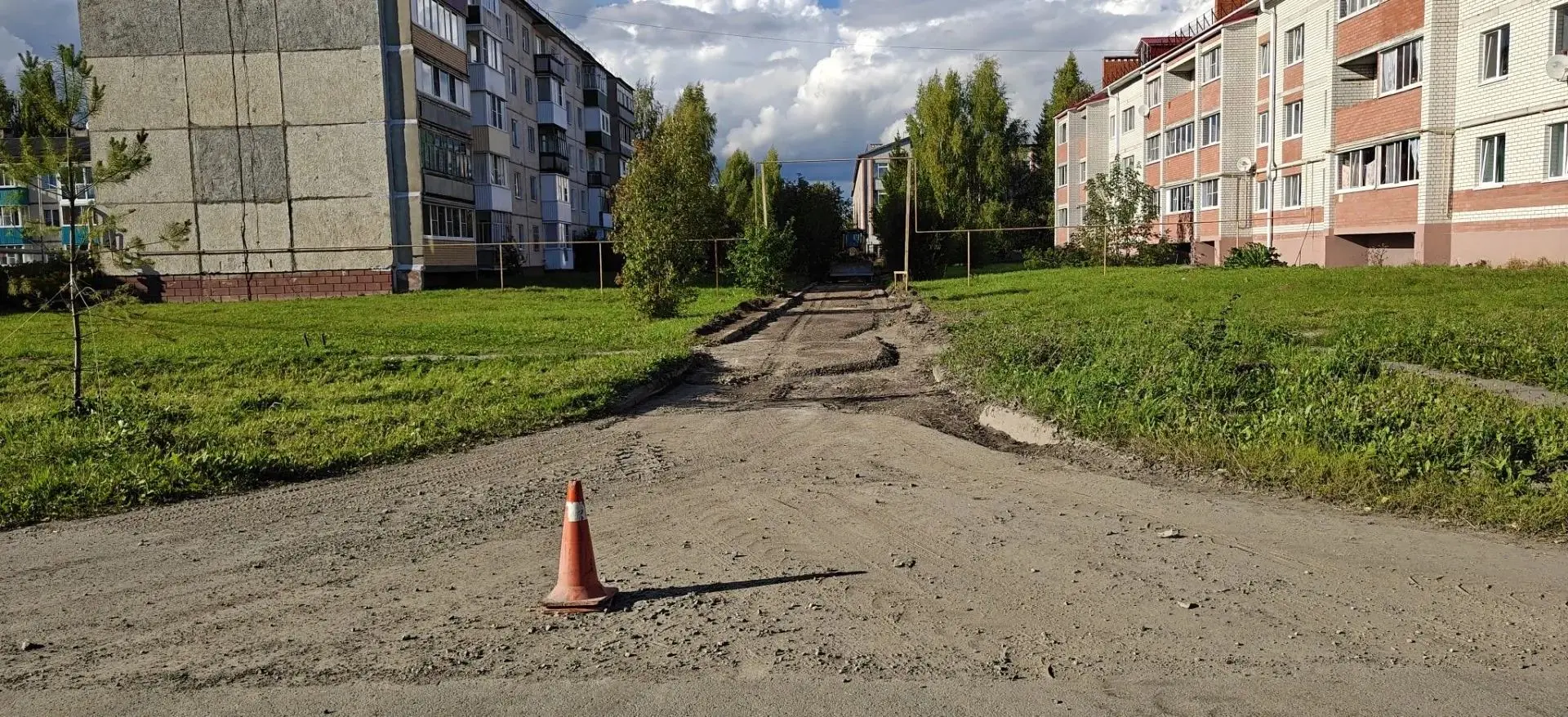 👍В райцентре начался ремонт тротуаров по улицам Зеленой, Пушкина и Горького.