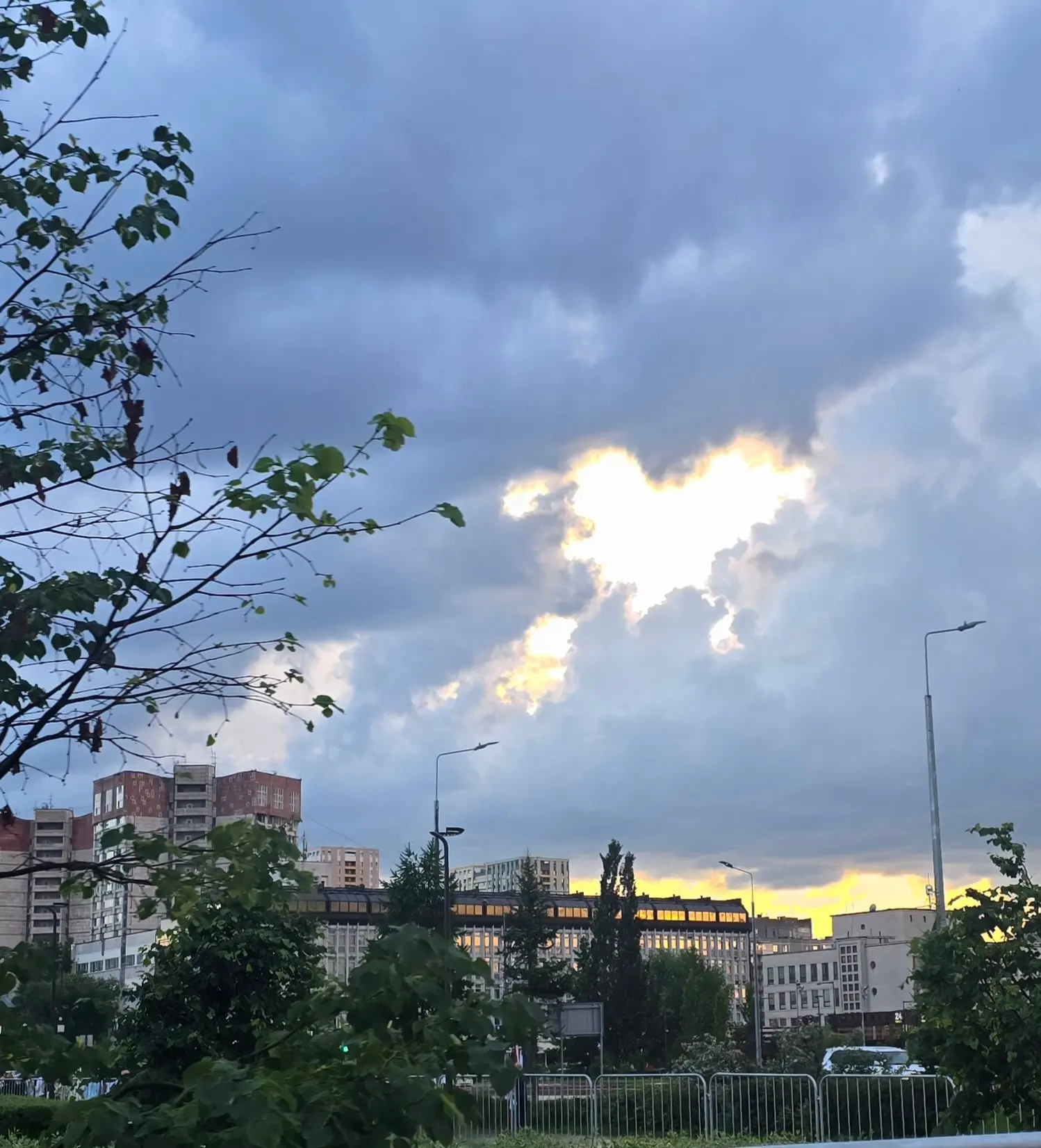 🌧💟 Теплый вечер в Перми после ливня и сердечко из облаков.

Фото: Love Yawa

https://max.ru/permon