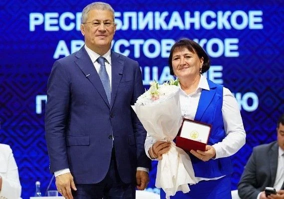 Почётное звание «Заслуженный учитель Республики Башкортостан» – Алевтине Анатолиевне Фа...