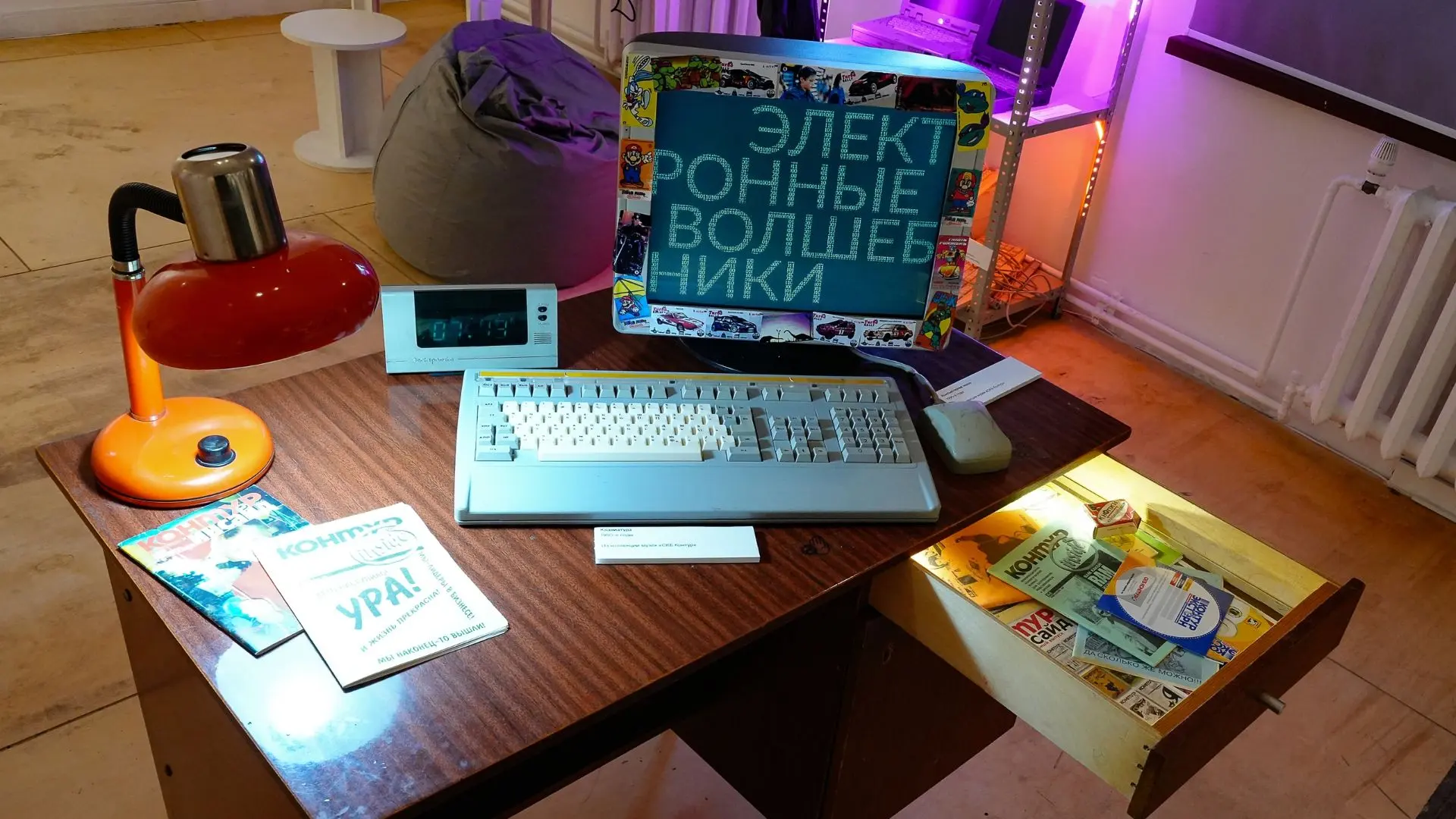 «Полунебоскребы лесами поднял, чтобы в электричестве мыть вечера...» — эти строки поэта...
