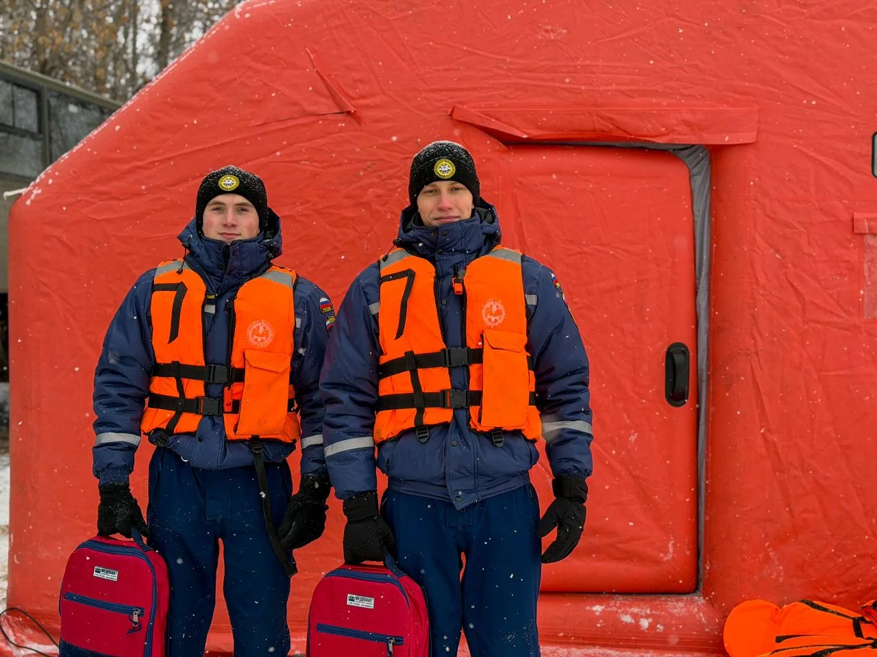 46 студентов и сотрудников СОМК начали круглосуточное дежурство у Крещенских купелей  ❄️ В Екатеринб