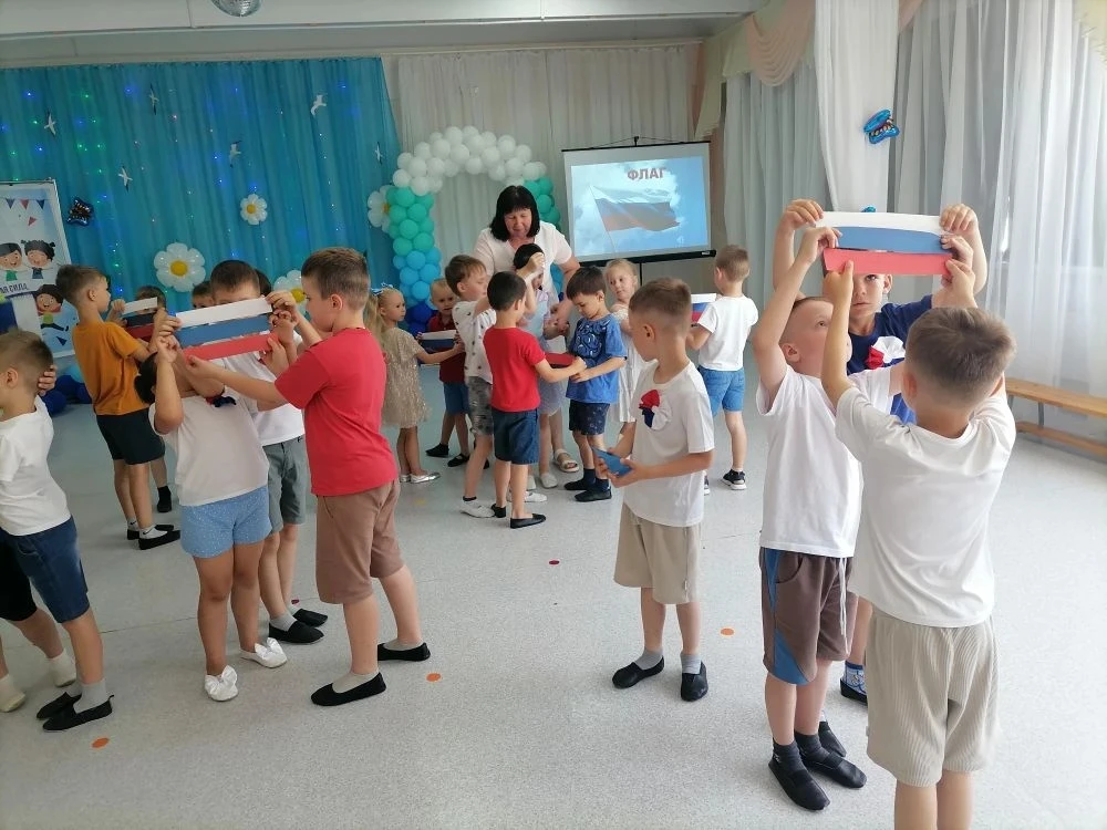 В нашем детском саду прошло спортивно-музыкальное развлечение, посвященное Дню России. Ребята состяз