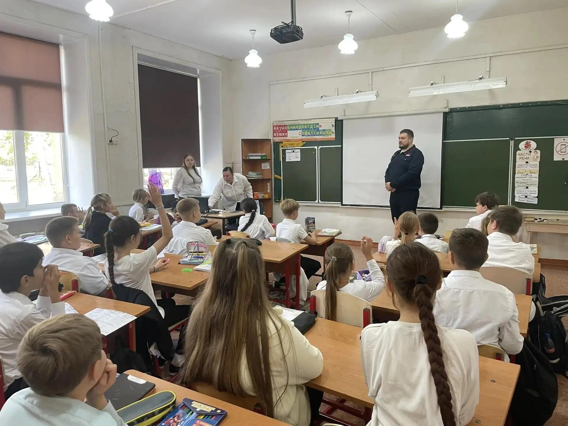 Безопасность на дороге жизни: в гостях у четвероклассников — главный инженер ТЧЭ-5!