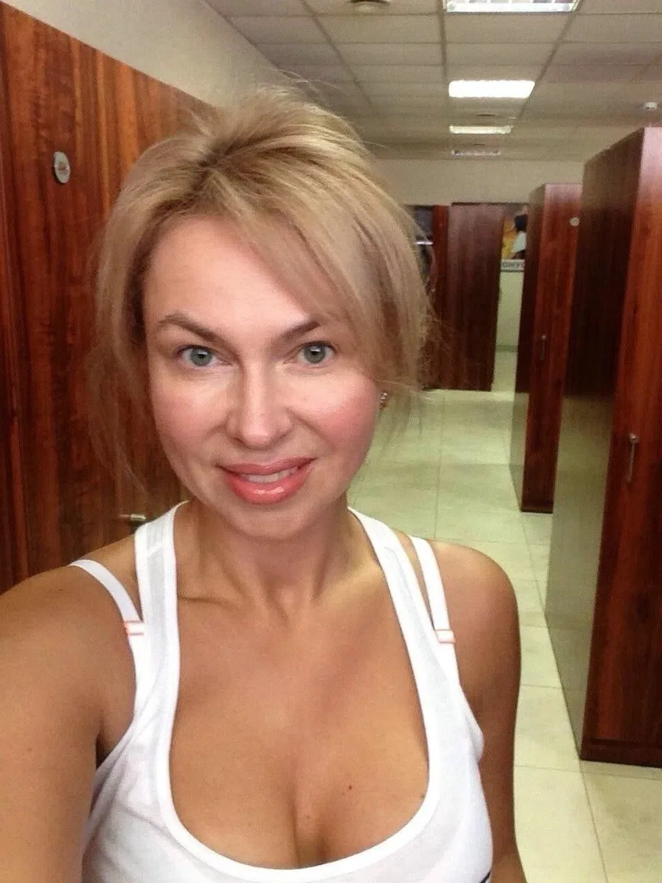 Мне 47 и я не стесняюсь своего возраста. Люблю спорт и активный отдых. Оцените меня. Ан...
