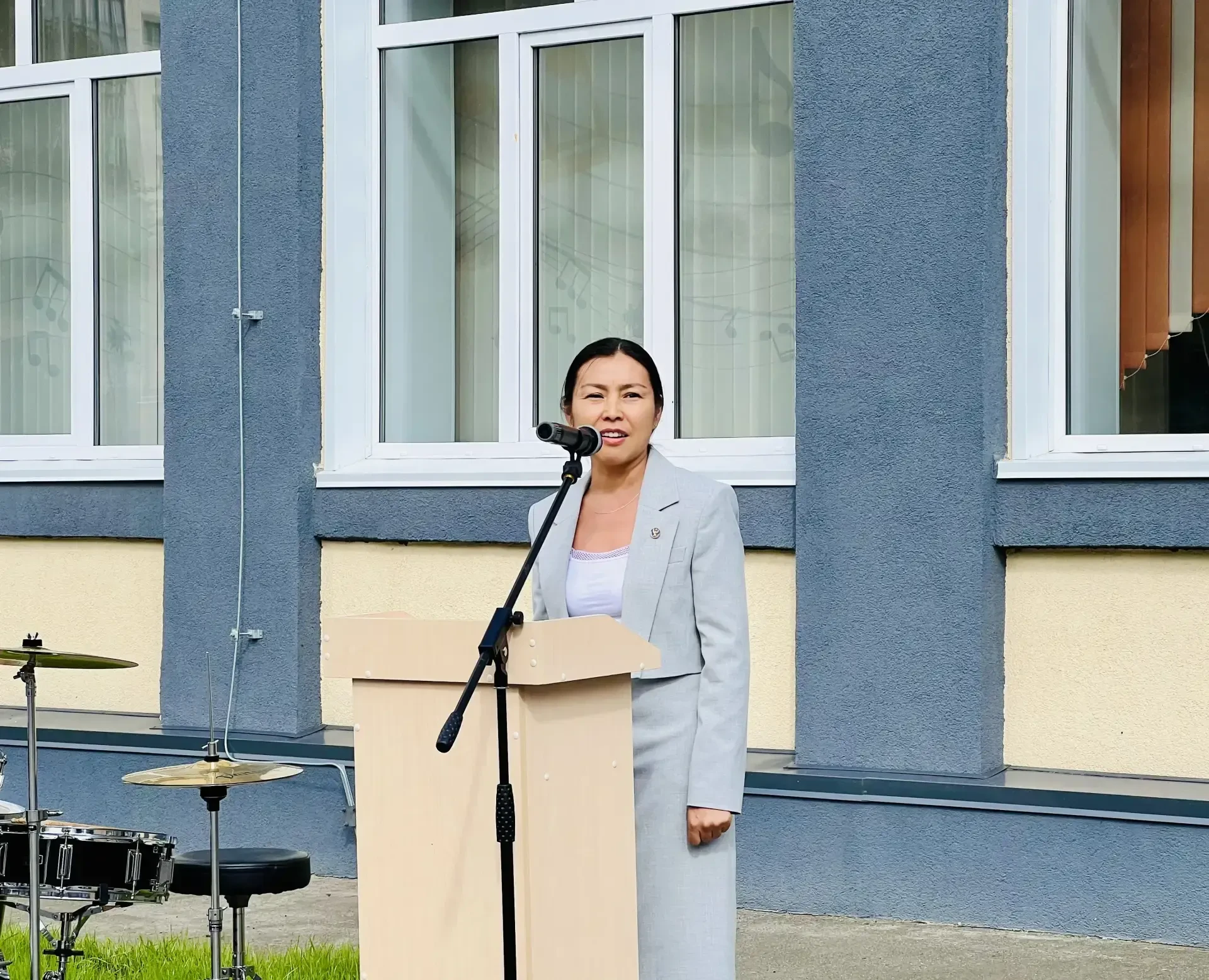 Председатель комитета по финансовой, налоговой и экономической политике Радмила Пекпеев...