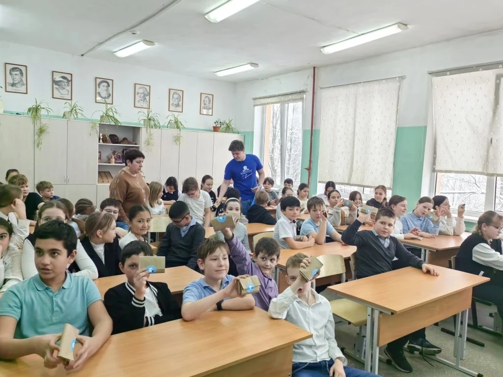 Учащиеся 4 «Б» и 4 «Г» классов МАОУ СОШ №13 вместе с учителями Н.А. Евсеевой, О.Н. Колодкиной и Л.В.