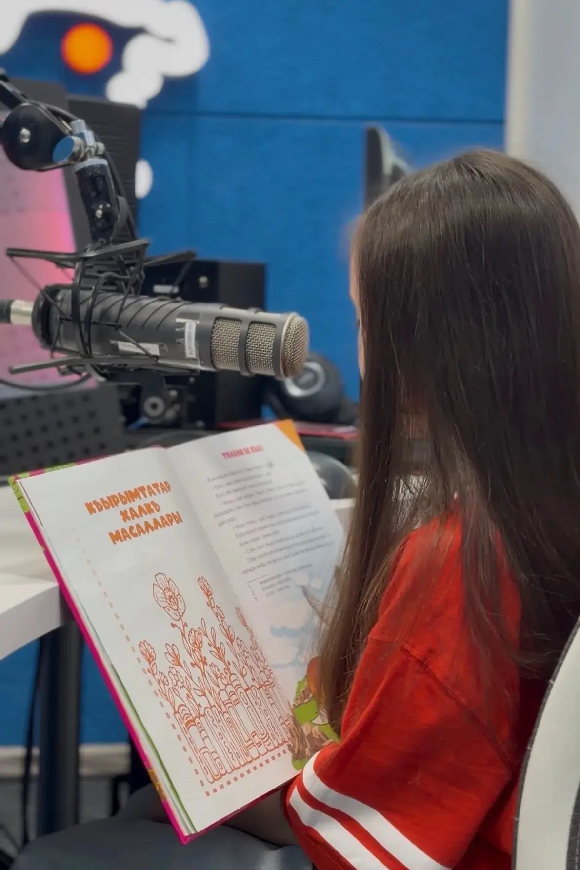 ✨ Хайырлы сабалар, достлар! 

📚 Бугунь масаллар куню! 
Масаллар бизни тек балалыкъта дегиль де, бут