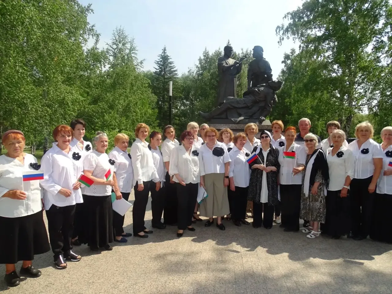 В день памяти и скорби 22 июня прошёл траурный митинг в парке 30-летия Победы.
Памятник медикам – уч