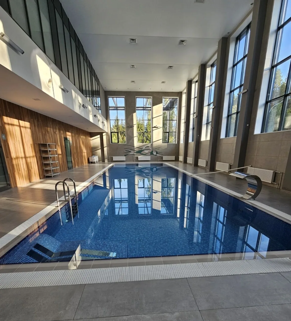 Вода — лучшая стихия для перезагрузки! 🏊‍♂️✨

Хотите зарядиться энергией, подтянуть тело и снять ст