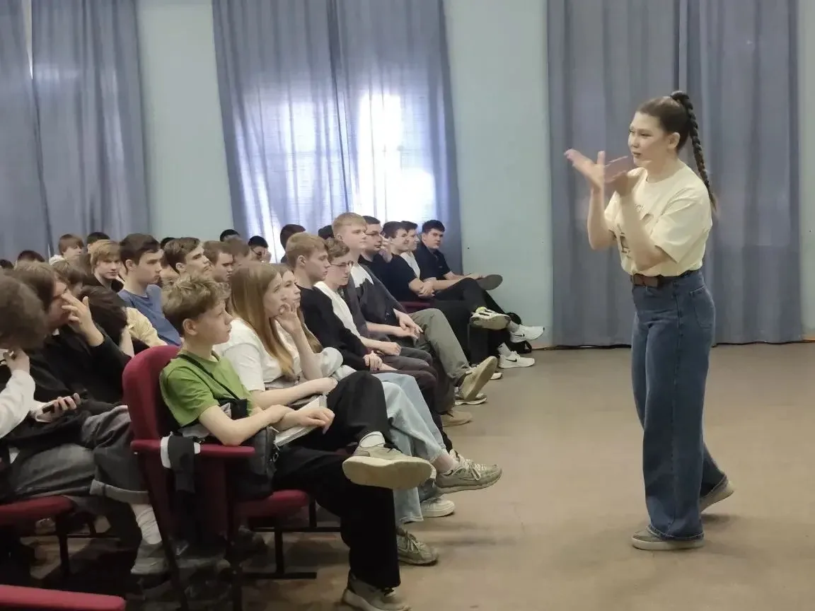 Красный сигнал тревоги: специалист областной наркологии рассказала студентам КЖТ УрГУПС о смертельно