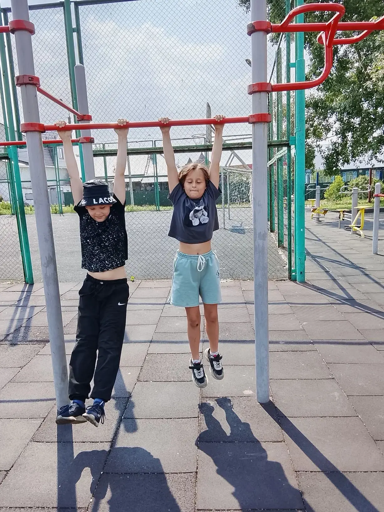 ☀️ Лето в самом разгаре — и на спортивной площадке СШ № 5 кипит жизнь! 🎉

Ребята вместе с нашими тр
