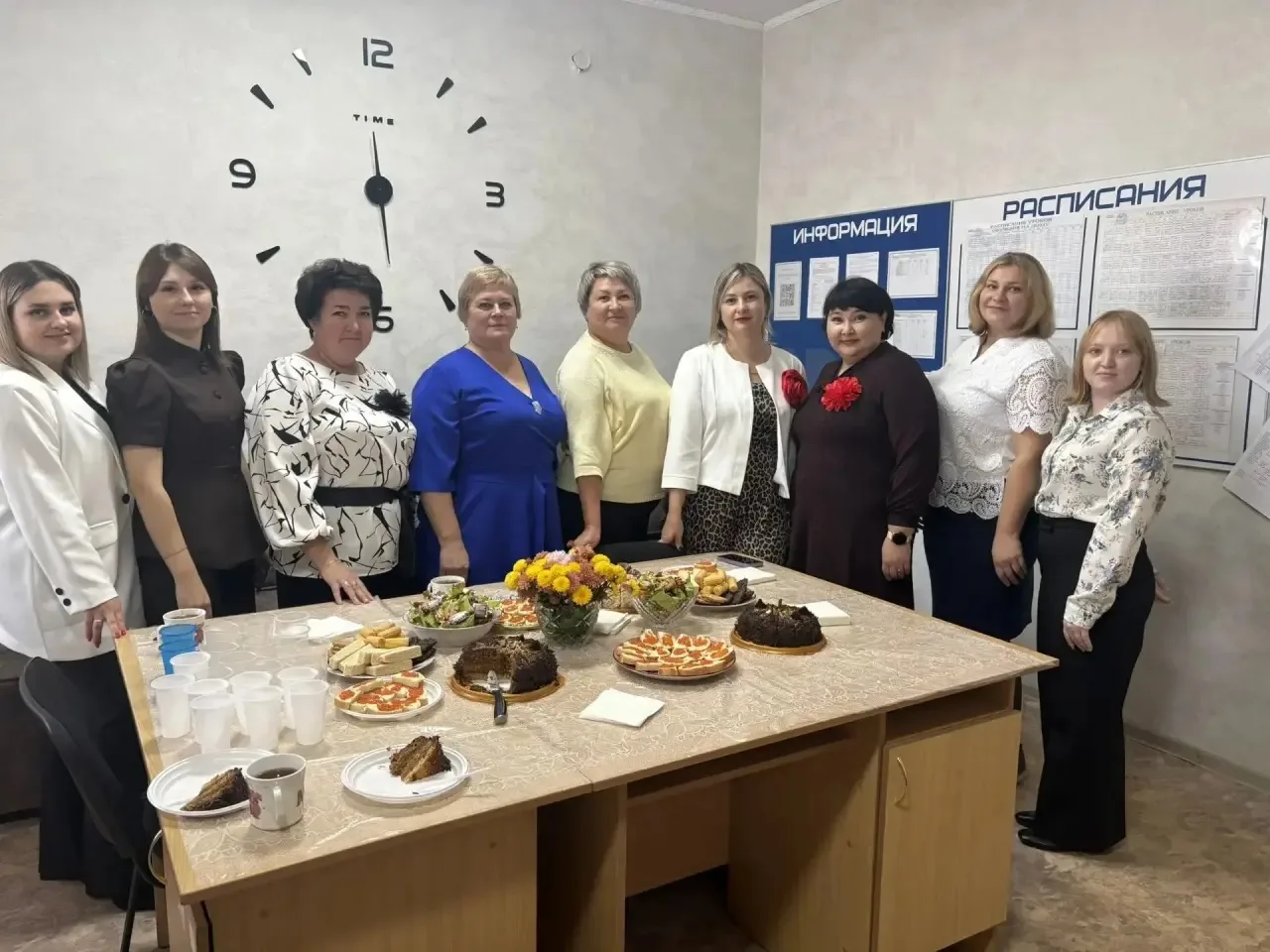 👩‍🏫С БЛАГОДАРНОСТЬЮ ЗА МУДРОСТЬ И ТРУД: ЧАЕПИТИЕ ДЛЯ НАШИХ ПЕДАГОГОВ!