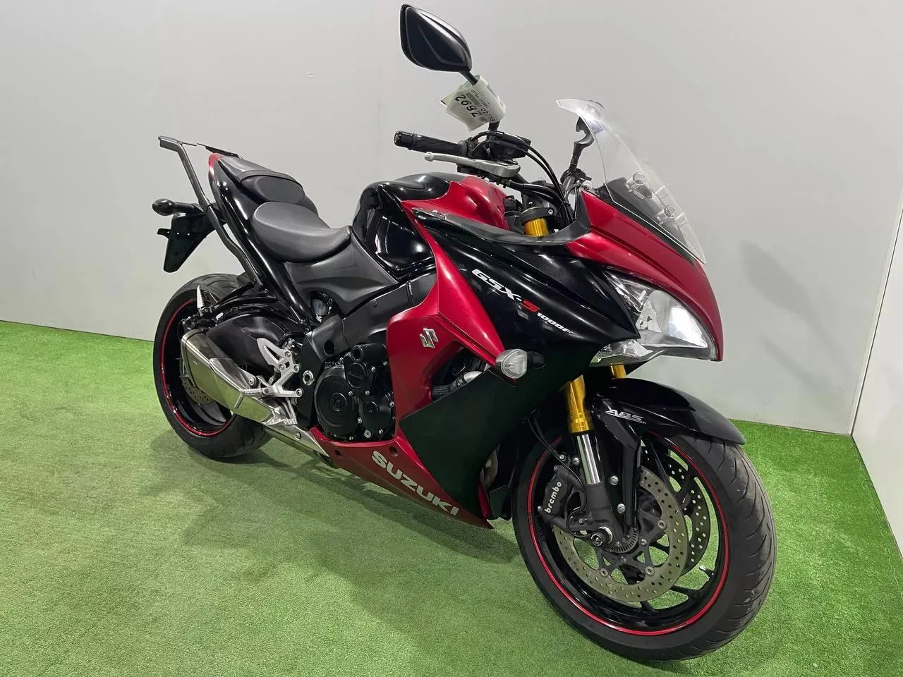 SUZUKI GSX-S1000F в наличии во Владивостоке  Характеристики:  - 2016 год - объем 998 см3 - Аукцион B