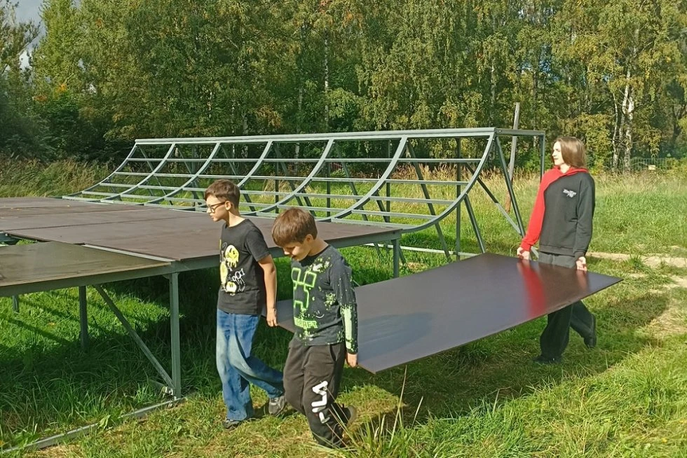 В Ярославле юные спортсмены с родителями строят скейт-парк