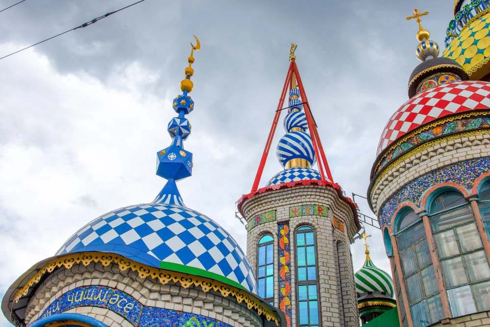 Почему на минарете — шесть шаров? Разгадываем загадку архитектуры 🕌✨