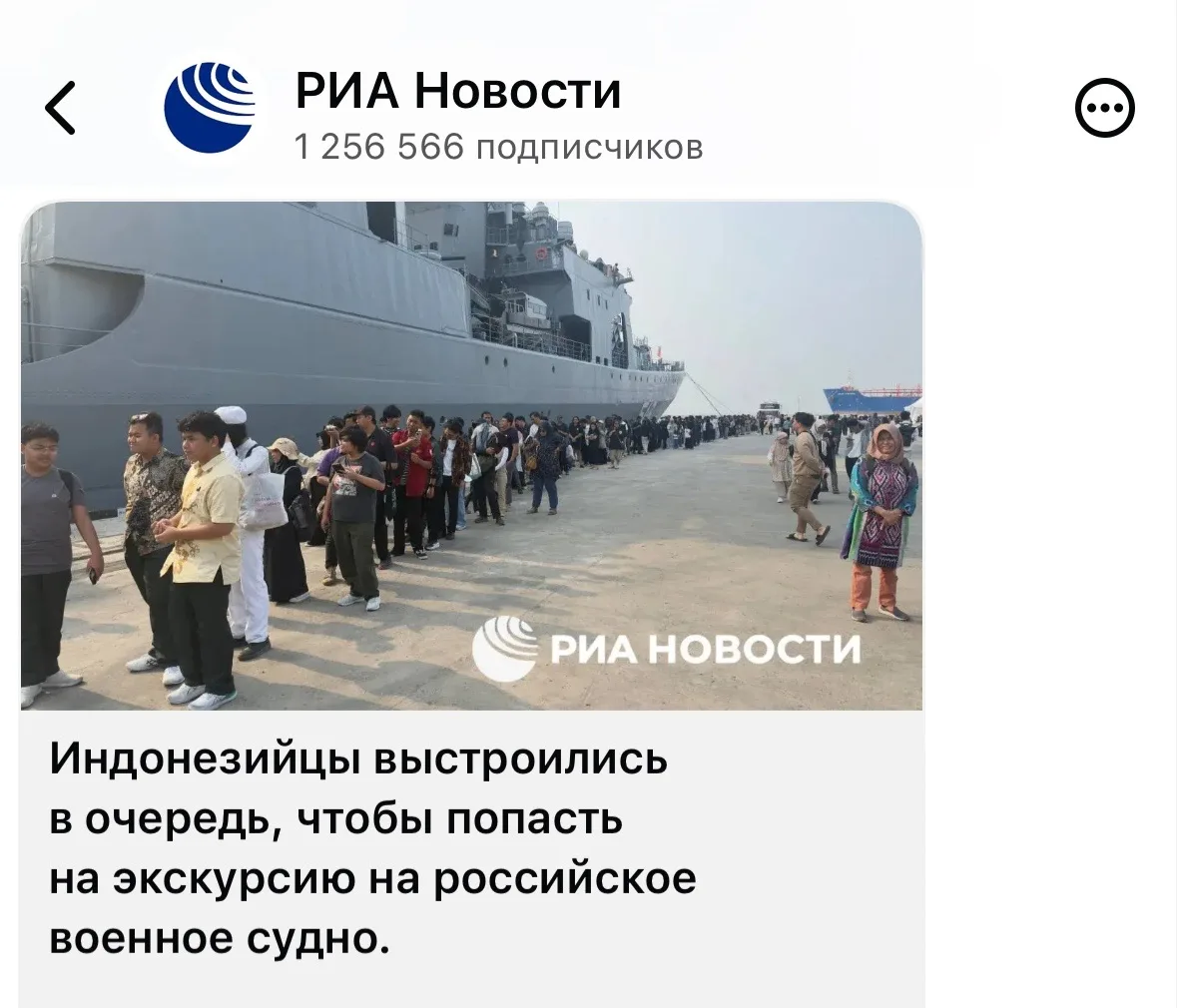 Бюджетников автобусами свозят (с)