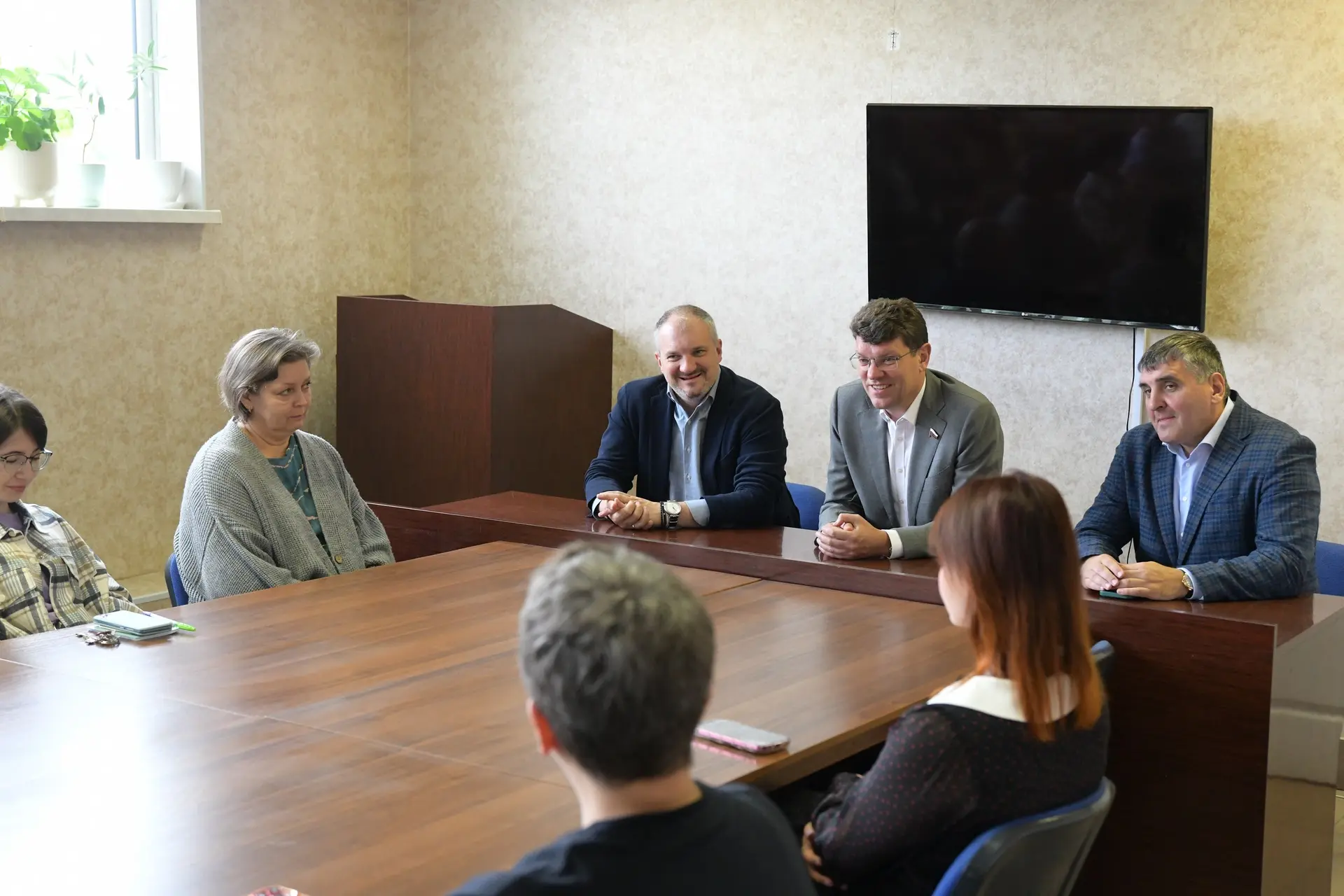 👥 Вместе с депутатом Государственной Думы Денисом Кравченко встретились с дмитровскими коммунальщик