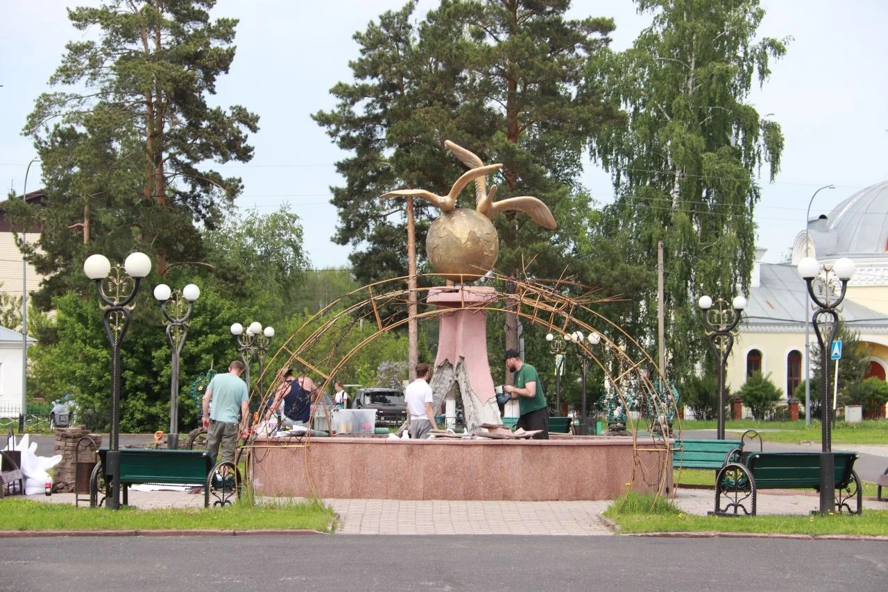 ❗В посёлке Крапивинский на площади имени Иллариона Романовича Васильева начался ремонт ...