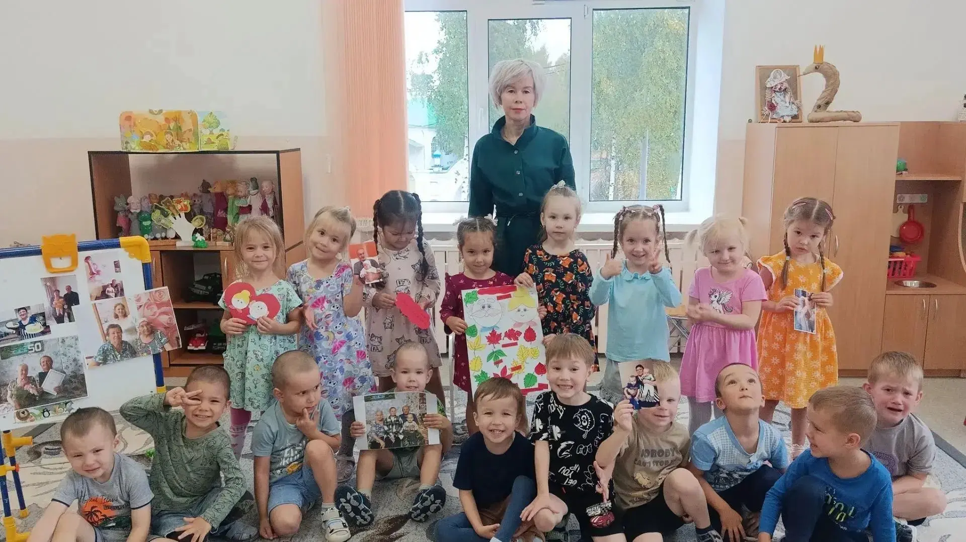 Сегодня, в Международный день пожилого человека, у нас в средней группе «Гномики» был п...