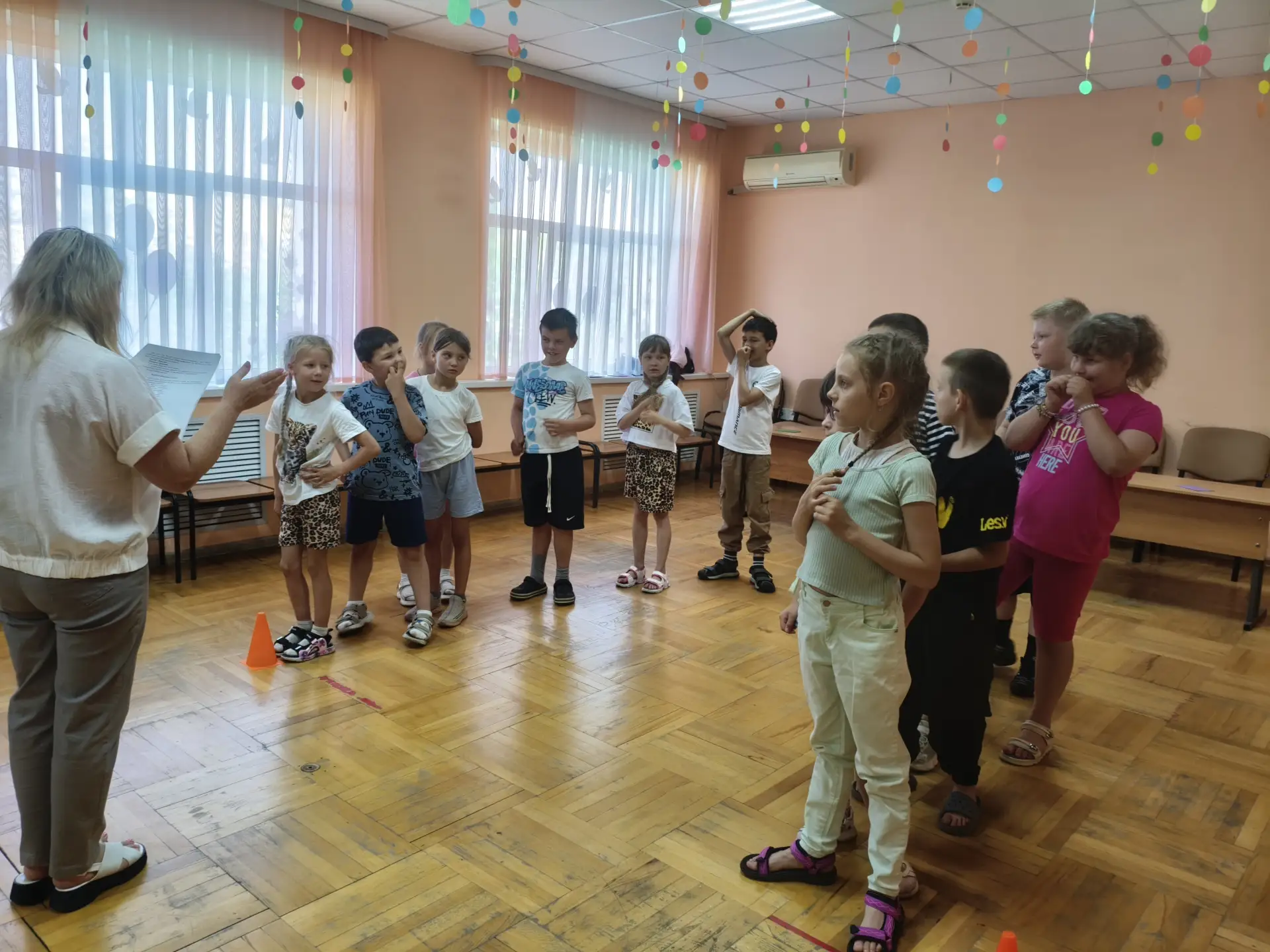 Сегодня в лагере «Радуга» - «День профессий».
После завтрака ребята отправились в гости в МБУ ДО  «Д