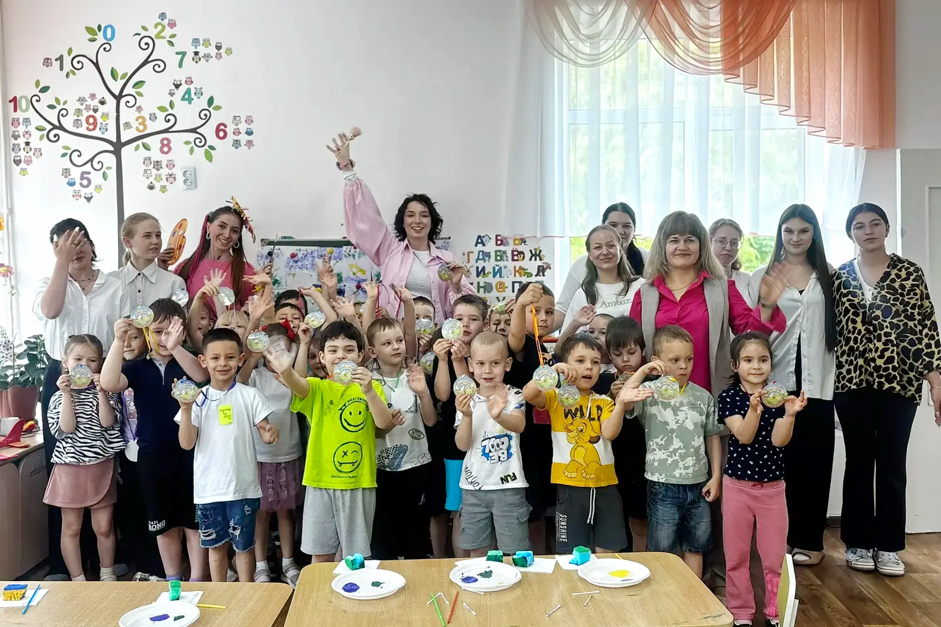 Волшебный мир детства в МБДОУ №10!  Студенты колледжа НГГТИ организовали для воспитанников детского 