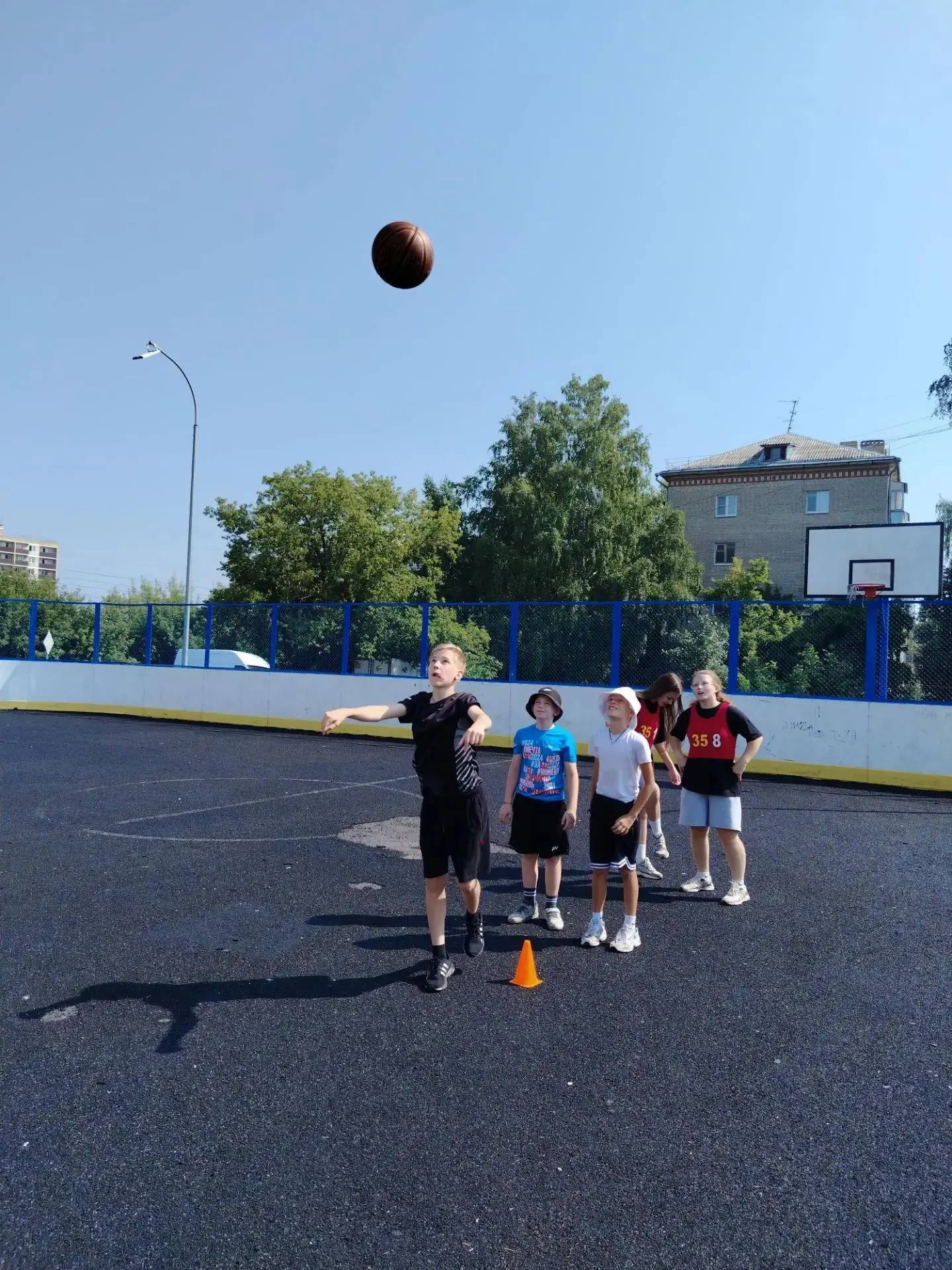 Спортивное утро в кругу друзей! ☀️День физкультурника уже совсем близко, и ребята из шк...