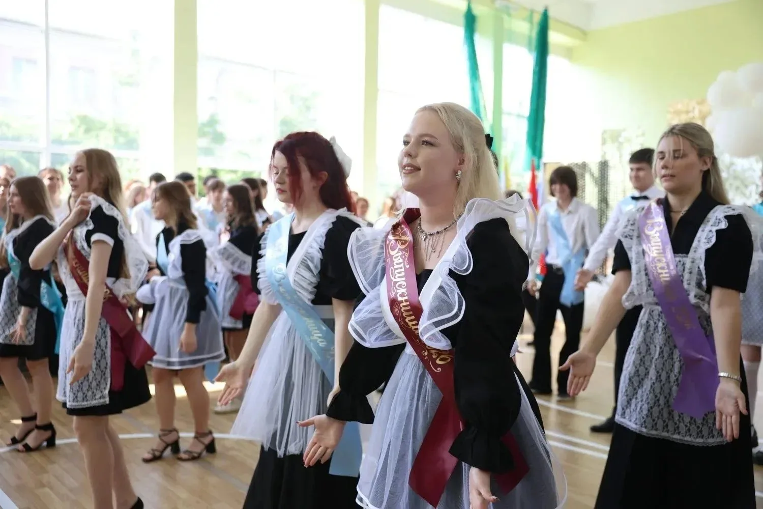 В школах Челябинска прошли последние звонки  В этом году праздник «Последний звонок» объединил более