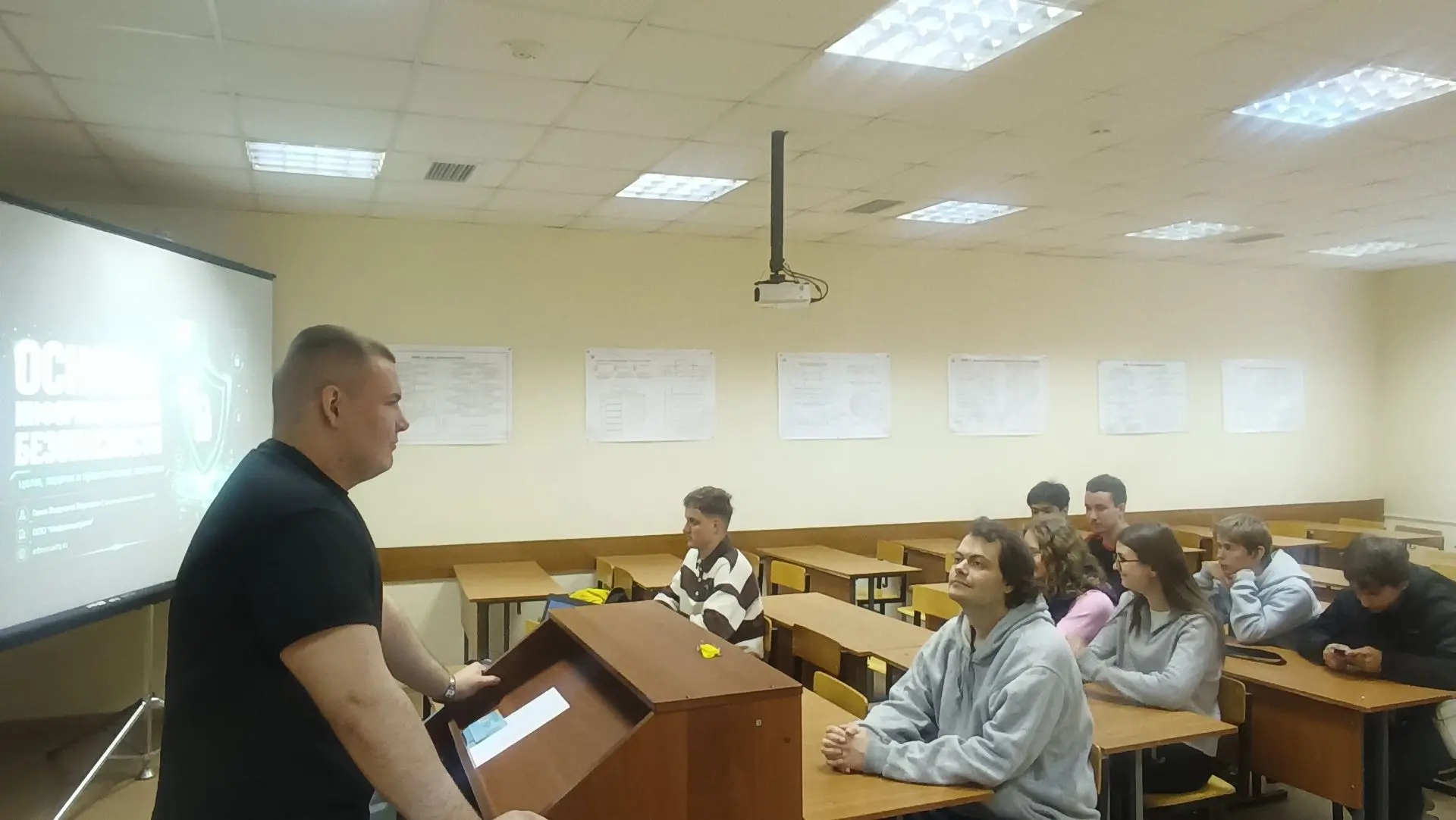 💭 От теории к практике: встреча со специалистом в информационной безопасности

В Московском инновац
