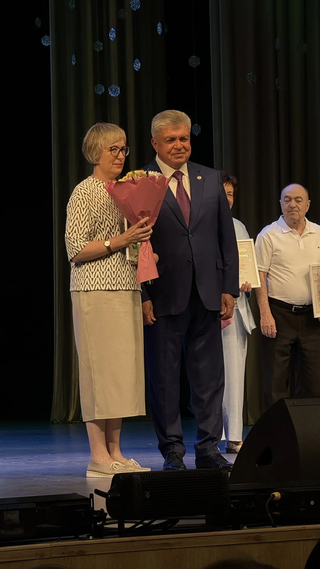 Кого награждает мэр?
