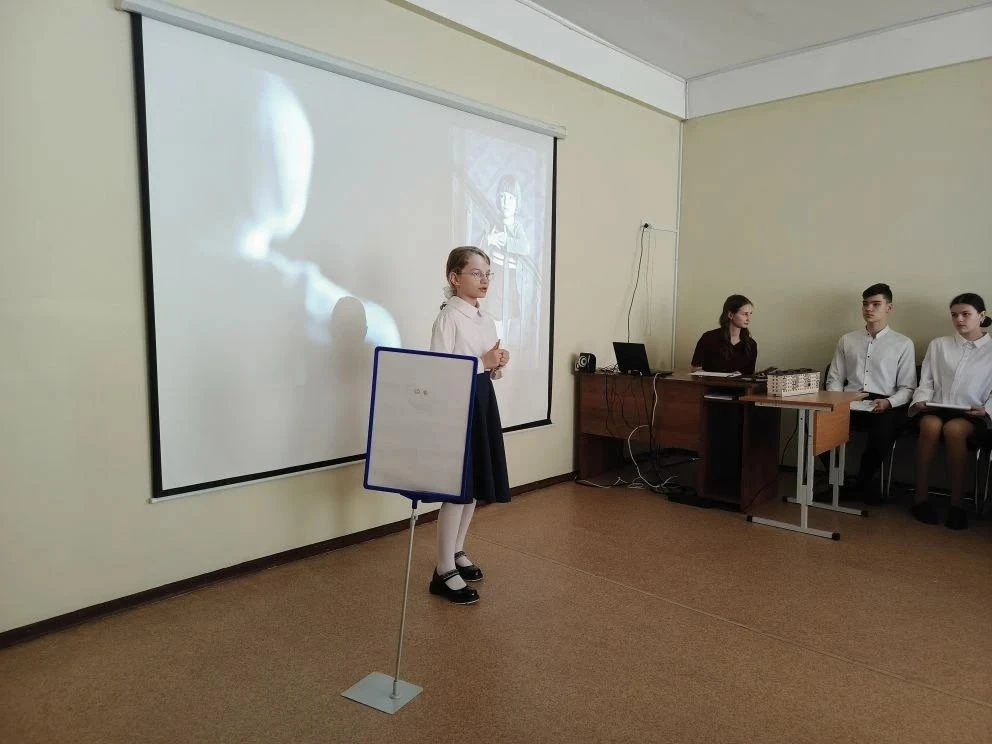 ГОЛОСА ТАЛАНТОВ  Сегодня в нашей школе звучали строки русских классиков — прошёл окружной этап конку