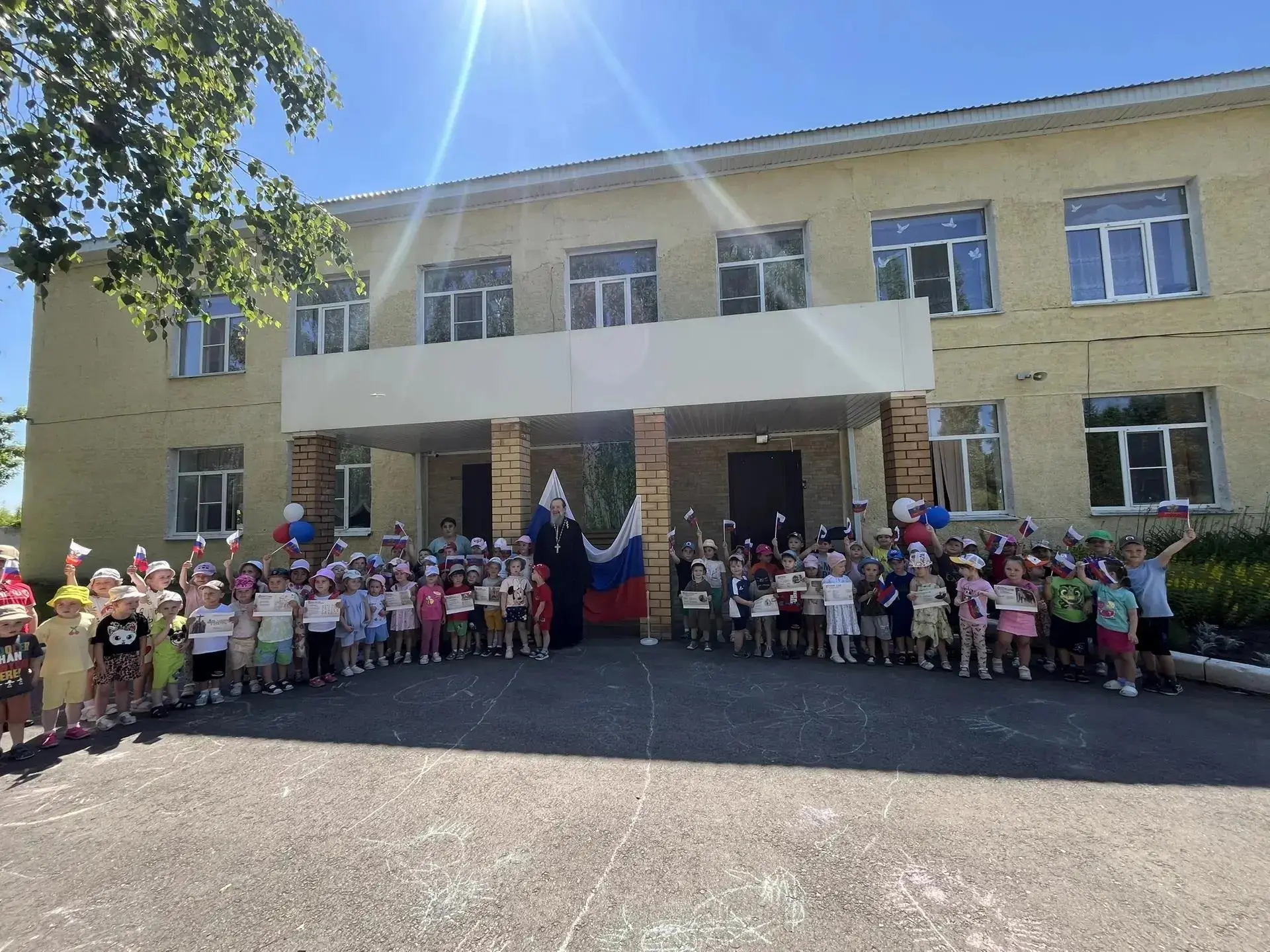 В преддверии государственного праздника в нашем дошкольном учреждении прошло торжественное событие. 
