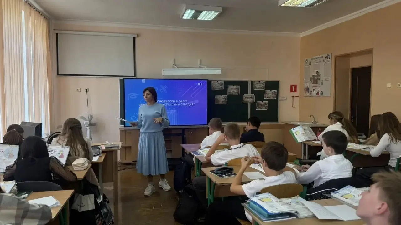 🇷🇺1 октября 2026 года в российских школах прошло занятие в рамках курса «Россия — мои...
