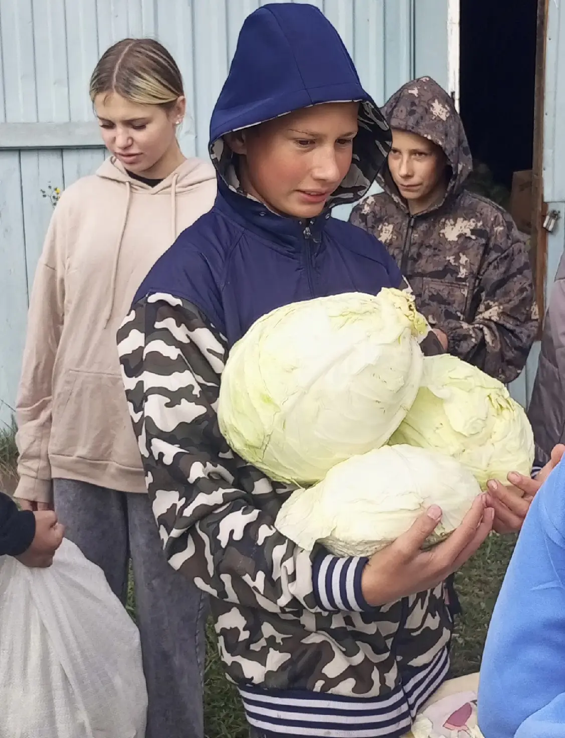 Воспитанники Партизанского детского дома вовсю готовятся к зиме. Ребята уже покрошили и...